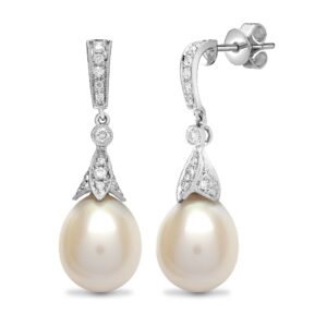 18E222 | 18ct White gold Natural Diamond and pearl drop stud earrings.